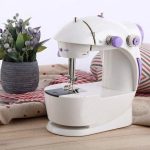 Міні-швейна машинка з живленням від мережі та від батарейок Mini Sewing Machine SM-202 A 6Вт — изображение 8
